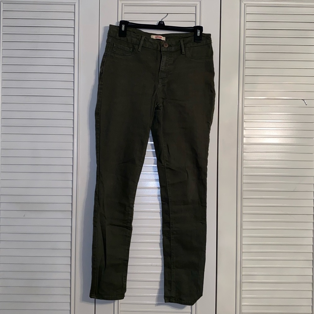 Refuge size 10 skinny Olive Green pants, very comfortable!